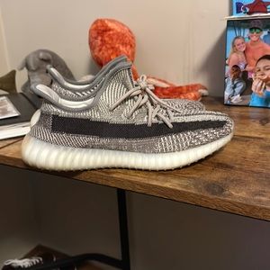 Used yeezy 350. (no box)
